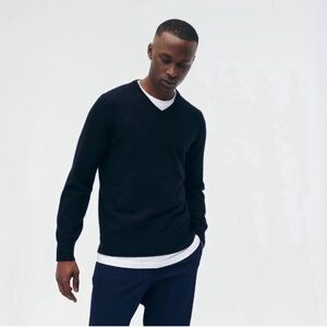 Naadam 100% Cashmere Long Sleeve V Neck Sweater in Black Medium